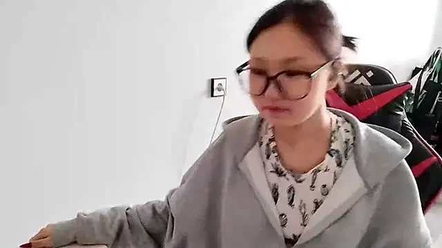 AdelineCanup online show from 19, 5, 2026