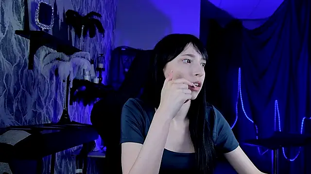 SeraphineSparda online show from 6, 7, 2026