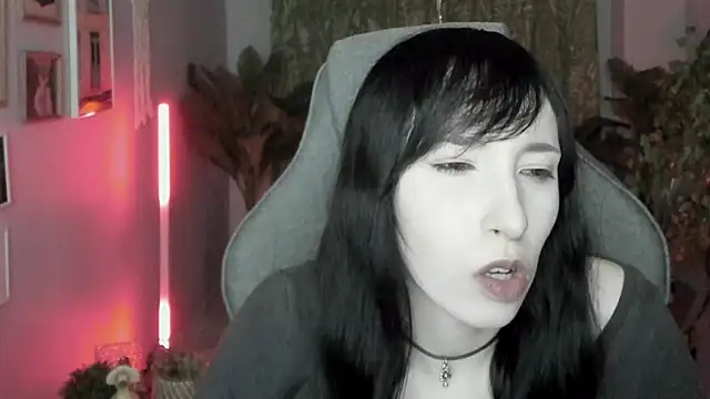 SeraphineSparda online show from 17, 7, 2026