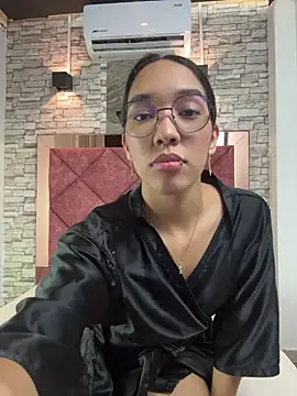 Snapshot of Serena_Velvett chatting on 6, 6, 2026 Serena Velvett online show from 6, 6, 2026