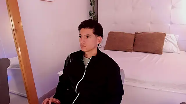 Snapshot of Alejo-and-Thiago chatting on 8, 6, 2026 Alejo-and-Thiago online show from 8, 6, 2026