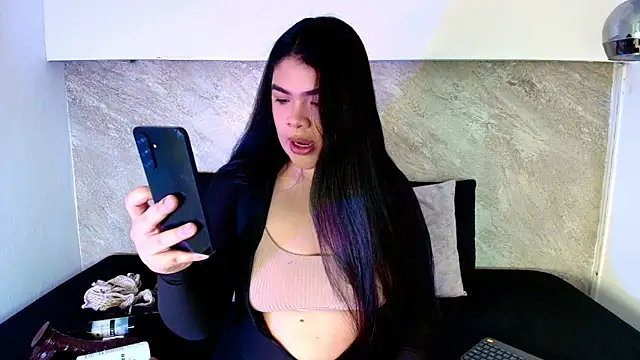 Snapshot of Emma__becket1 chatting on 13, 5, 2026 Emma becket1 online show from 13, 5, 2026