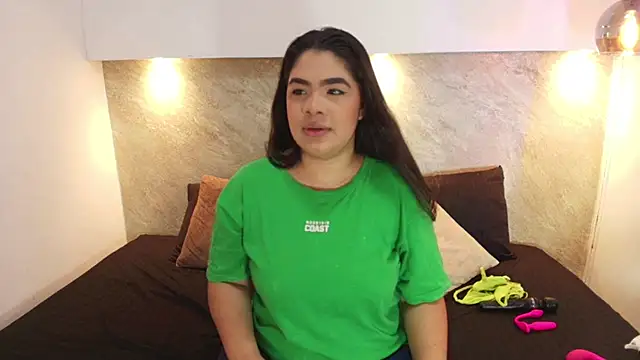 Snapshot of Emma__becket1 chatting on 4, 7, 2026 Emma becket1 online show from 4, 7, 2026