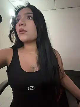 Snapshot of EmiLaurent chatting on 28, 5, 2026 EmiLaurent online show from 28, 5, 2026
