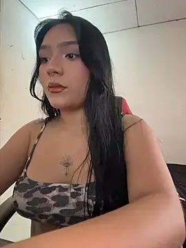 Snapshot of EmiLaurent chatting on 1, 6, 2026 EmiLaurent online show from 1, 6, 2026