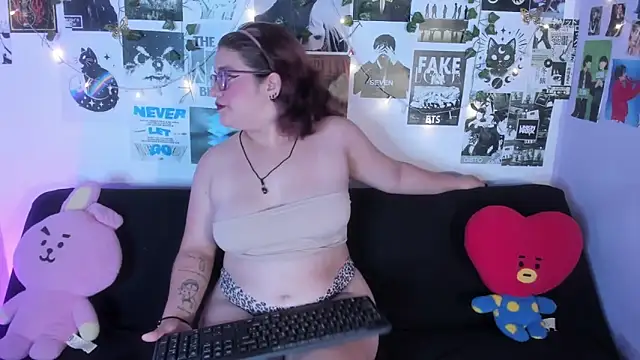 Snapshot of helleen21 chatting on 15, 5, 2026 helleen21 online show from 15, 5, 2026