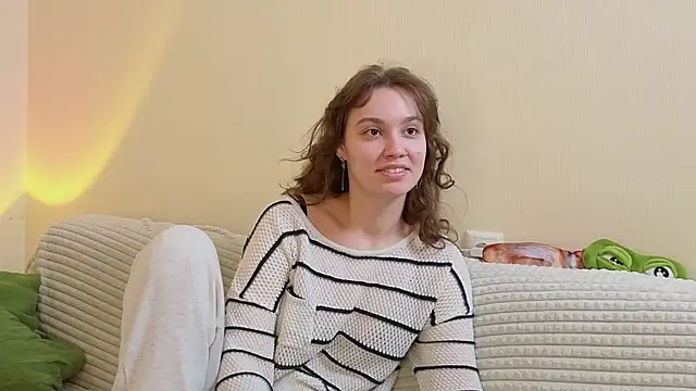 JolieDerringer online show from 19, 5, 2026