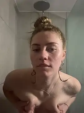 Snapshot of daisycollins chatting on 10, 7, 2026 daisycollins online show from 10, 7, 2026