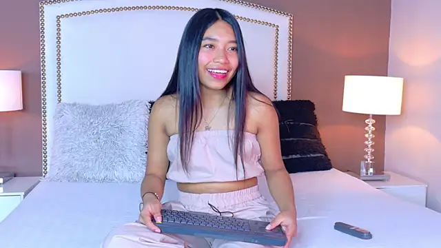 Snapshot of hanaluna_ chatting on 18, 5, 2026 hanaluna online show from 18, 5, 2026