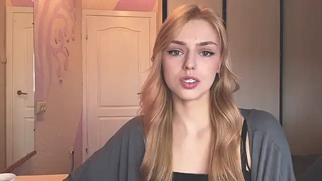 Snapshot of ScarlettRosy chatting on 8, 5, 2026 ScarlettRosy online show from 8, 5, 2026