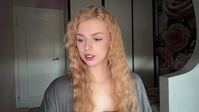 Snapshot of ScarlettRosy chatting on 10, 5, 2026 ScarlettRosy online show from 10, 5, 2026