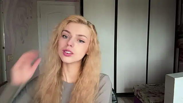 Snapshot of ScarlettRosy chatting on 18, 5, 2026 ScarlettRosy online show from 18, 5, 2026