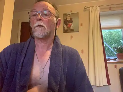 Snapshot of Moonraker64 chatting on 22, 6, 2026 Moonraker64 online show from 22, 6, 2026