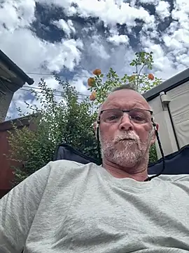 Snapshot of Moonraker64 chatting on 28, 7, 2026 Moonraker64 online show from 28, 7, 2026