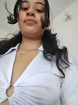 Snapshot of L0lita_Emi12 chatting on 10, 7, 2026 L0lita Emi12 online show from 10, 7, 2026