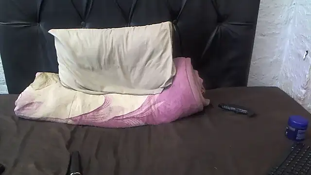 Snapshot of petitekaylaXxx chatting on 12, 7, 2026 petitekaylaXxx online show from 12, 7, 2026