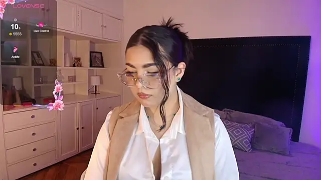 Snapshot of mariana_owen chatting on 28, 5, 2026 mariana owen online show from 28, 5, 2026
