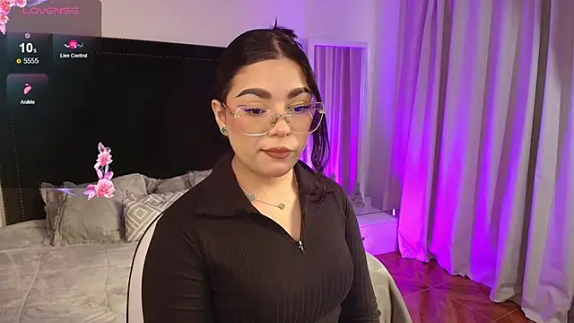 Snapshot of mariana_owen chatting on 30, 5, 2026 mariana owen online show from 30, 5, 2026