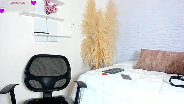 Snapshot of BritneyAndMaleth chatting on 15, 5, 2026 BritneyAndMaleth online show from 15, 5, 2026