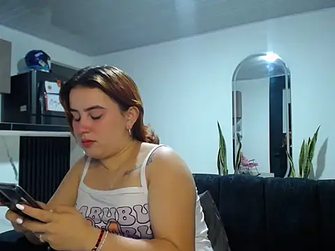 Snapshot of sweet_bella_29 chatting on 20, 5, 2026 sweet bella 29 online show from 20, 5, 2026