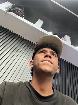 Snapshot of thecamilo chatting on 27, 5, 2026 thecamilo online show from 27, 5, 2026