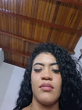 Snapshot of Alondra1810 chatting on 28, 7, 2026 Alondra1810 online show from 28, 7, 2026