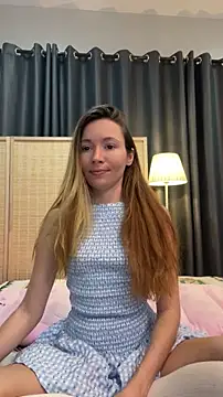 Snapshot of Mini_girl_do_it_better chatting on 19, 5, 2026 Mini girl do it better online show from 19, 5, 2026
