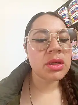 Snapshot of VANESSA__28 chatting on 12, 5, 2026 VANESSA 28 online show from 12, 5, 2026