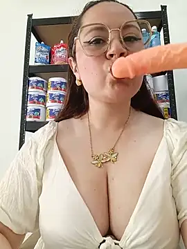 Snapshot of VANESSA__28 chatting on 18, 5, 2026 VANESSA 28 online show from 18, 5, 2026