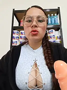 Snapshot of VANESSA__28 chatting on 19, 5, 2026 VANESSA 28 online show from 19, 5, 2026
