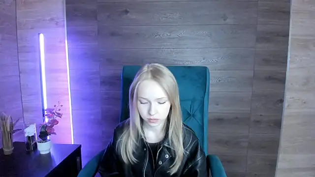 Snapshot of LovvieLov chatting on 6, 5, 2026 LovvieLov online show from 6, 5, 2026