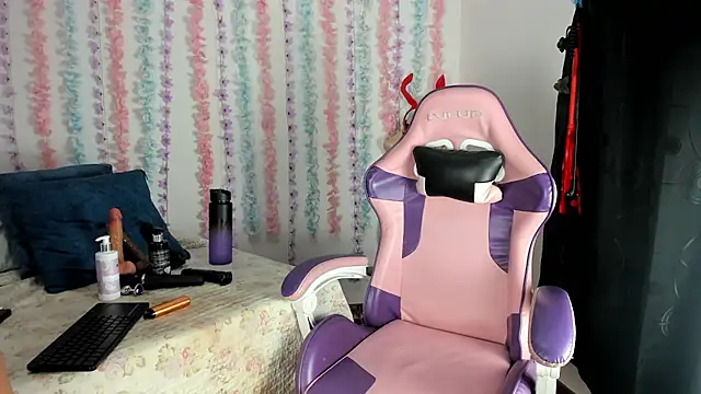 Snapshot of PaulinaThomson chatting on 24, 7, 2026 PaulinaThomson online show from 24, 7, 2026