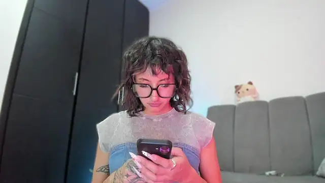 Snapshot of vandalovee_ chatting on 27, 5, 2026 vandalovee online show from 27, 5, 2026