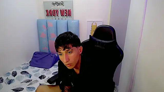 Snapshot of liam_play chatting on 8, 5, 2026 liam play online show from 8, 5, 2026