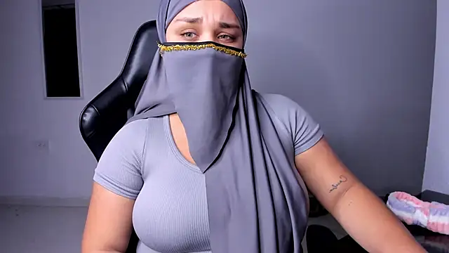 Snapshot of Salma_farouk chatting on 15, 6, 2026 Salma farouk online show from 15, 6, 2026