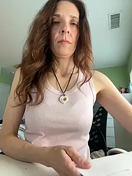 Snapshot of Raevyn chatting on 16, 5, 2026 Raevyn online show from 16, 5, 2026