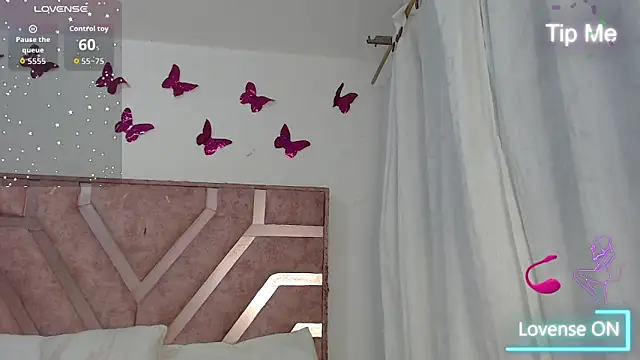 Snapshot of roxy-fox chatting on 15, 5, 2026 roxy-fox online show from 15, 5, 2026