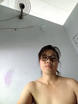 Snapshot of missthree chatting on 10, 5, 2026 missthree online show from 10, 5, 2026