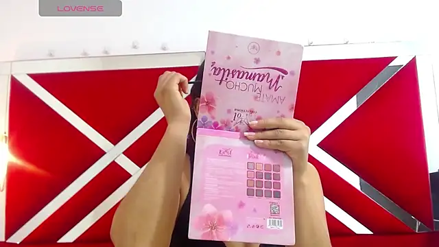 Snapshot of Sophie_pink78 chatting on 23, 5, 2026 Sophie pink78 online show from 23, 5, 2026