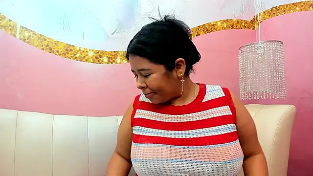 Snapshot of AriaMoonnn chatting on 27, 5, 2026 AriaMoonnn online show from 27, 5, 2026