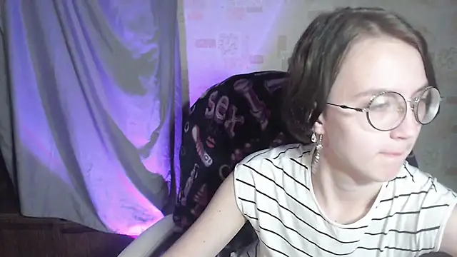 Alessa Kiss online show from 4, 6, 2026