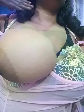 Snapshot of Safiyaaajj chatting on 17, 5, 2026 Safiyaaajj online show from 17, 5, 2026