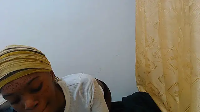 Snapshot of PetiteBarbie_05 chatting on 14, 6, 2026 PetiteBarbie 05 online show from 14, 6, 2026