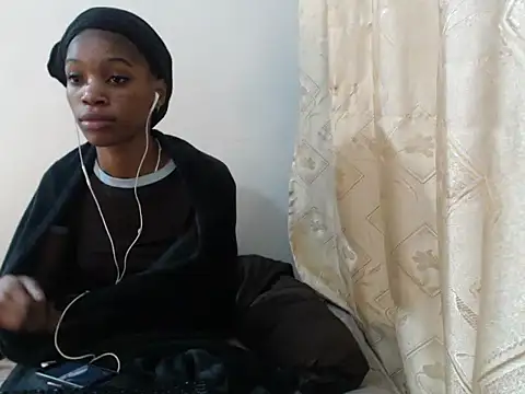 Snapshot of PetiteBarbie_05 chatting on 4, 7, 2026 PetiteBarbie 05 online show from 4, 7, 2026