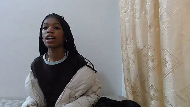 Snapshot of PetiteBarbie_05 chatting on 14, 7, 2026 PetiteBarbie 05 online show from 14, 7, 2026