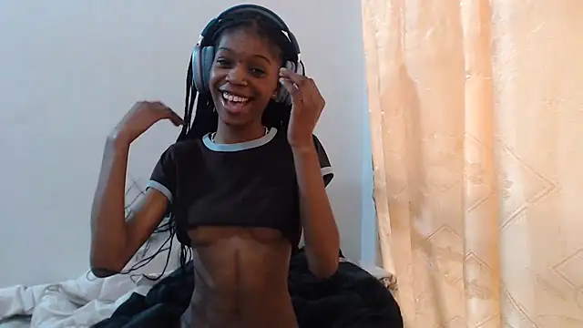 Snapshot of PetiteBarbie_05 chatting on 14, 7, 2026 PetiteBarbie 05 online show from 14, 7, 2026