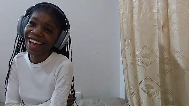 Snapshot of PetiteBarbie_05 chatting on 16, 7, 2026 PetiteBarbie 05 online show from 16, 7, 2026