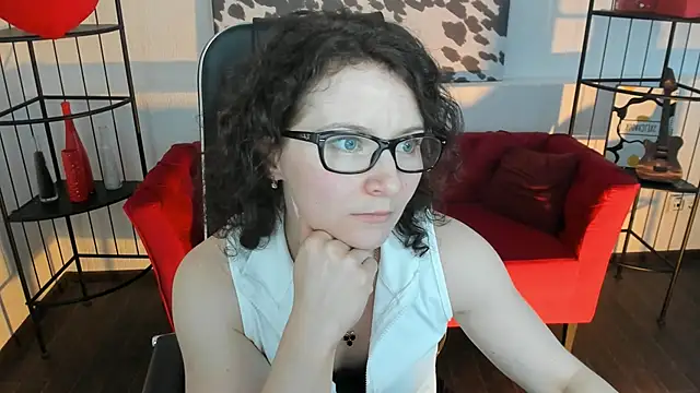 Snapshot of AureliaGleam chatting on 10, 5, 2026 AureliaGleam online show from 10, 5, 2026