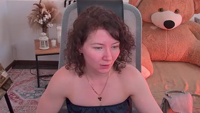 Snapshot of AureliaGleam chatting on 15, 5, 2026 AureliaGleam online show from 15, 5, 2026