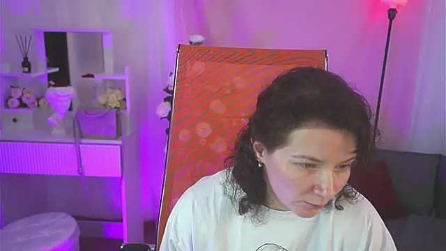 Snapshot of AureliaGleam chatting on 16, 5, 2026 AureliaGleam online show from 16, 5, 2026